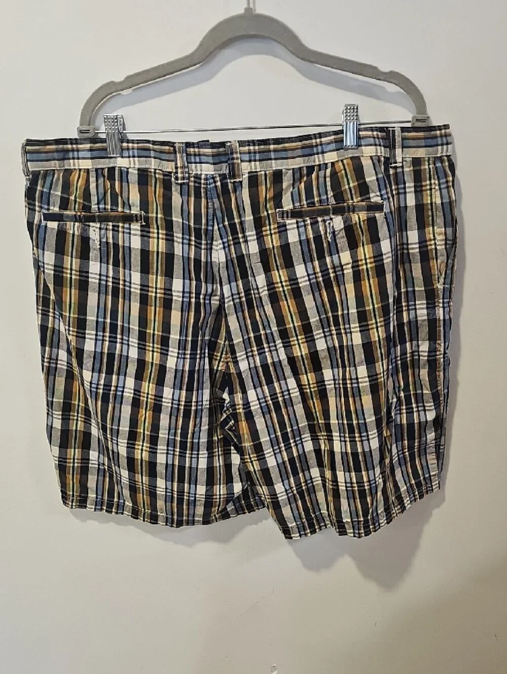 Club Room Men's Plaid Flat Front Shorts in Navy, Cream & Brown